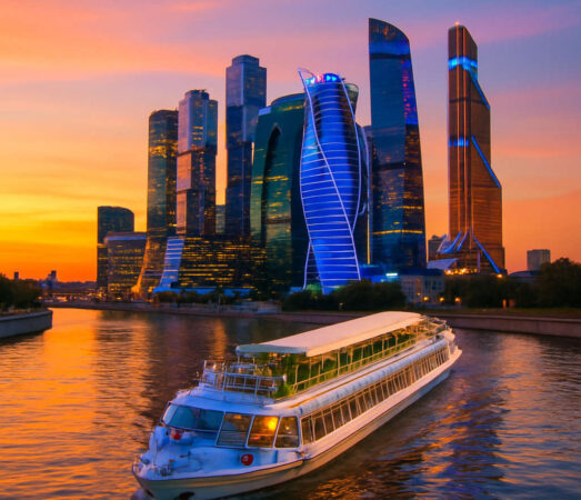 Речная прогулка на панорамном теплоходе "Ривер Палас" по центру Москвы с обедом или ужином